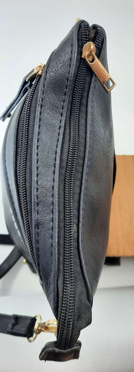 COTTON ROAD SLING BAG IN BLACK