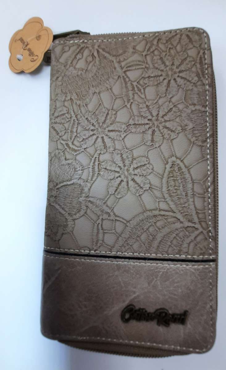 COTTON ROAD PURSE! BEIGE OR LIGHT BROWN!!