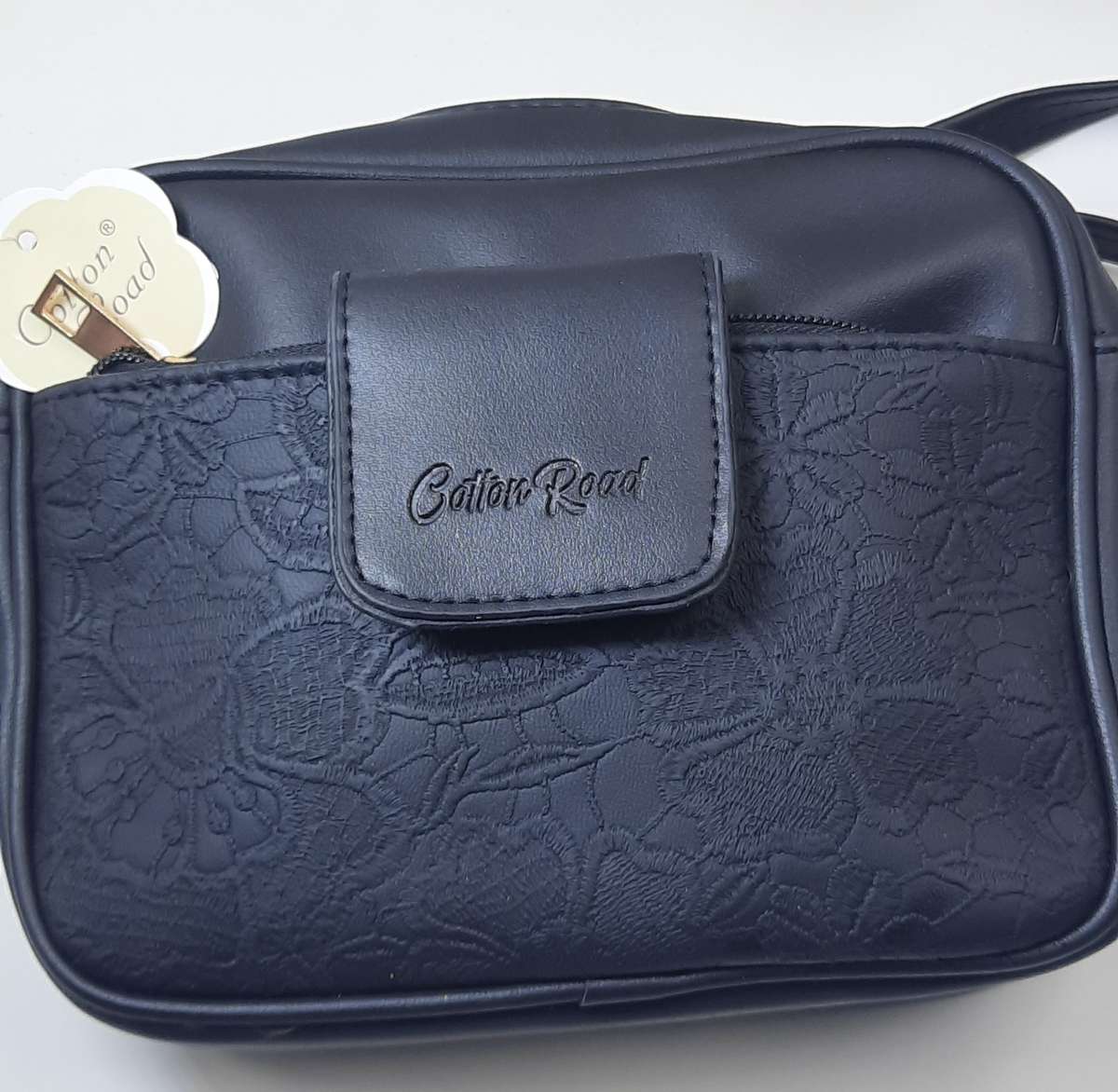 COTTON ROAD SLING BAG IN BLACK