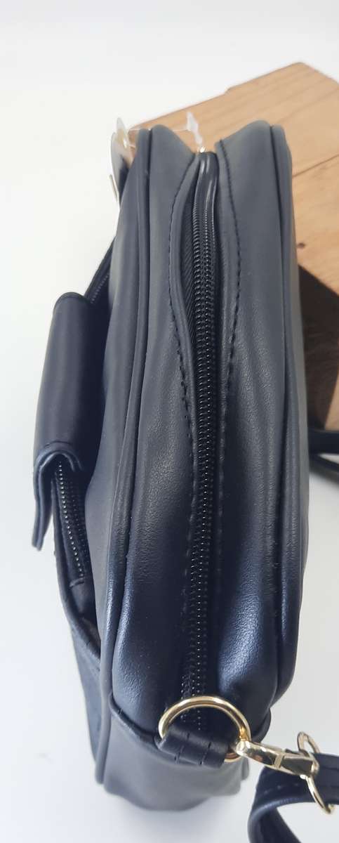 COTTON ROAD SLING BAG IN BLACK