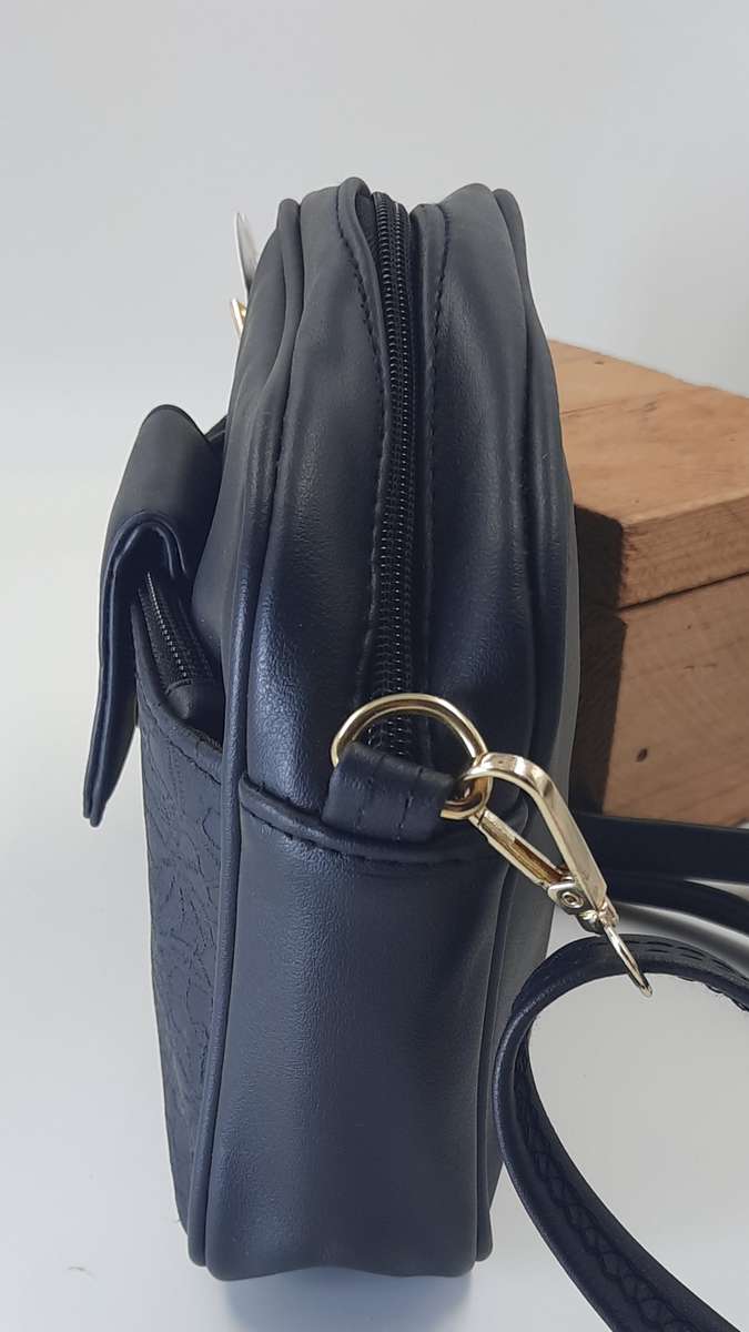 COTTON ROAD SLING BAG IN BLACK