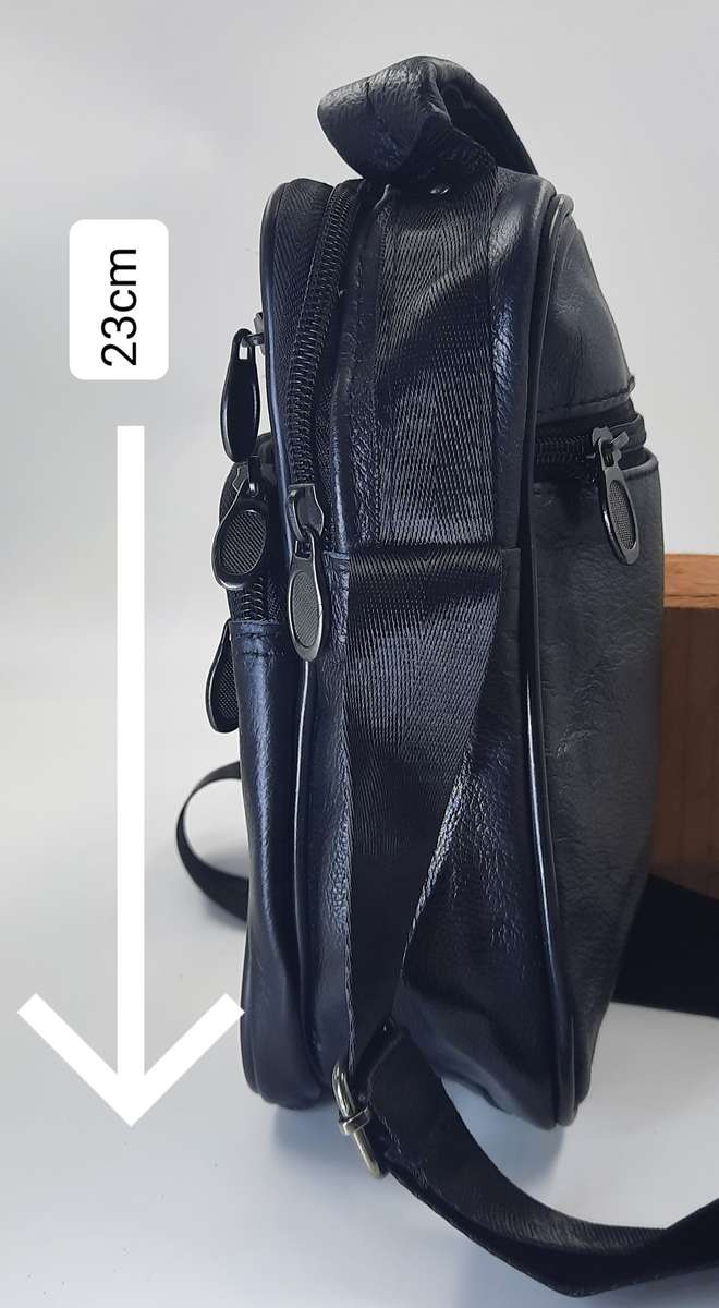 Leather Unisex Crossbody Shoulder Bag! Nice size bag! Excellent quality!