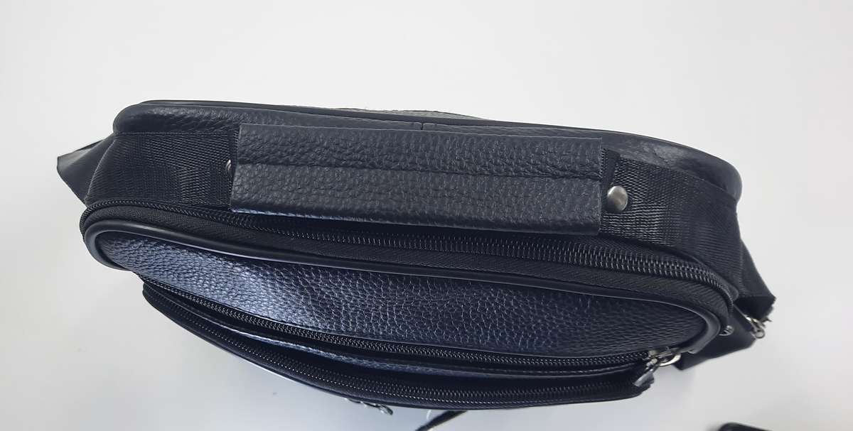 Leather Unisex Crossbody Shoulder Bag! Nice size bag! Excellent quality!