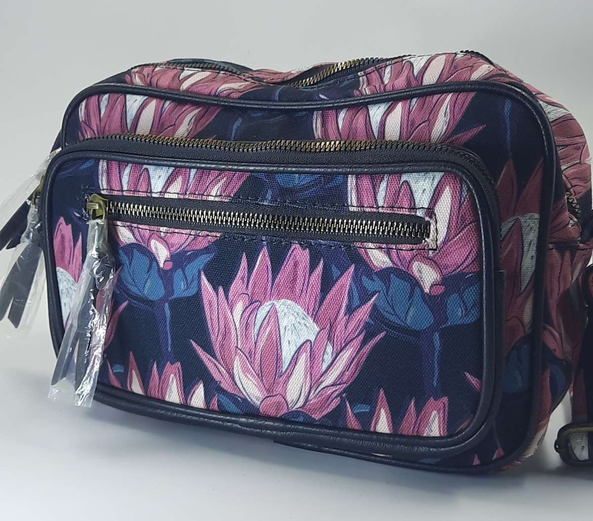 Vivace Shoulder Bag in Pink,black and blue! Protea design! Excellent bag and quality!