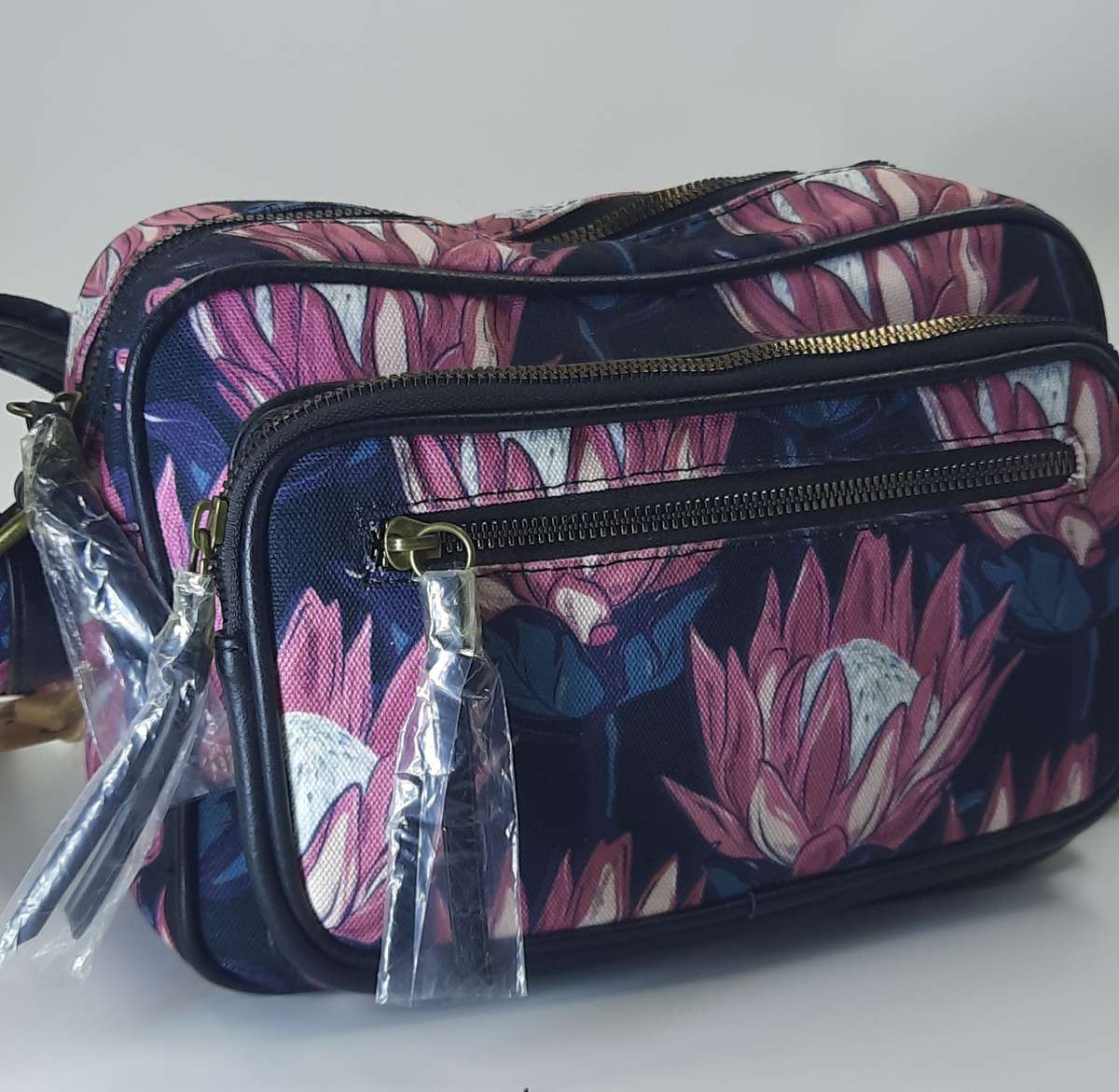Vivace Shoulder Bag in Pink,black and blue! Protea design! Excellent bag and quality!
