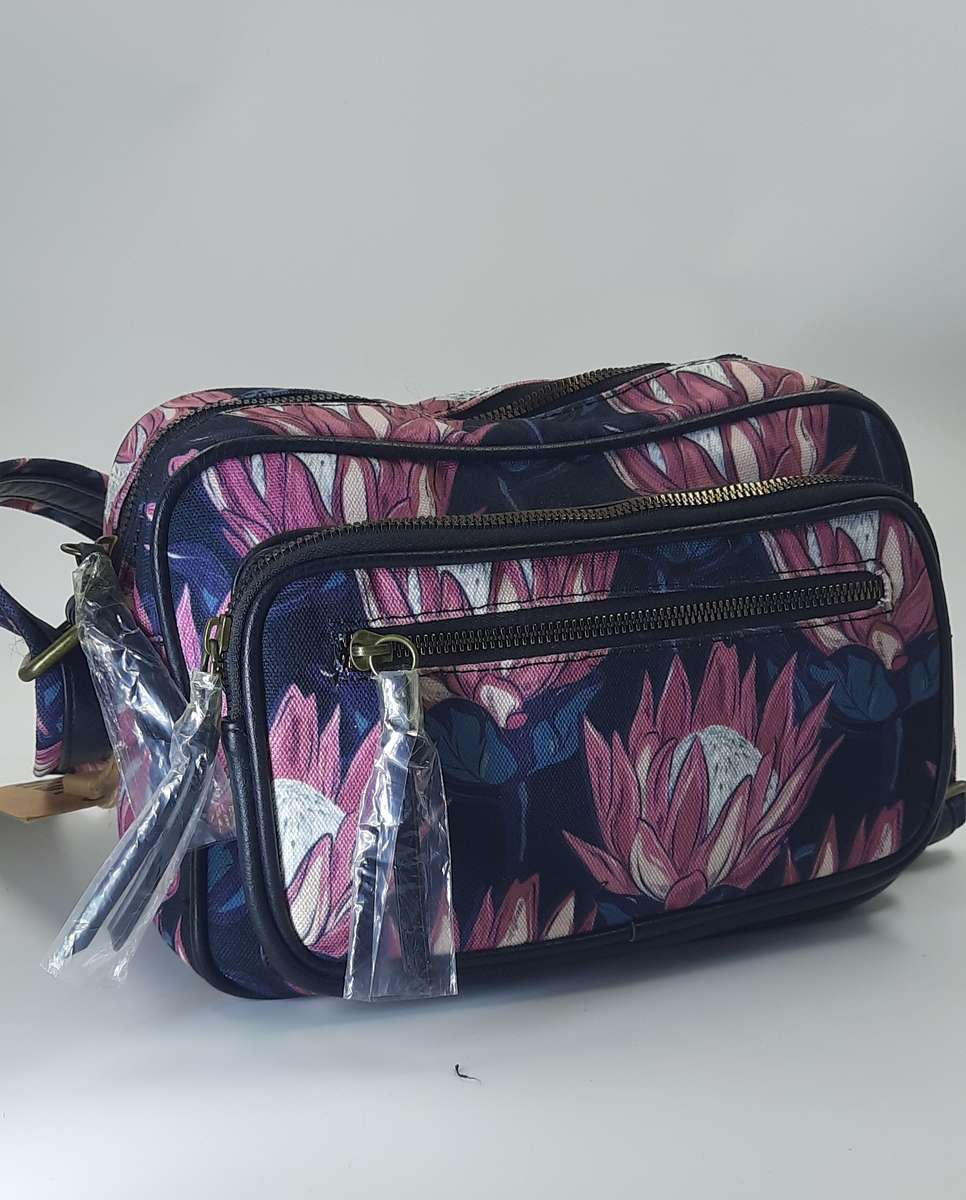 Vivace Shoulder Bag in Pink,black and blue! Protea design! Excellent bag and quality!