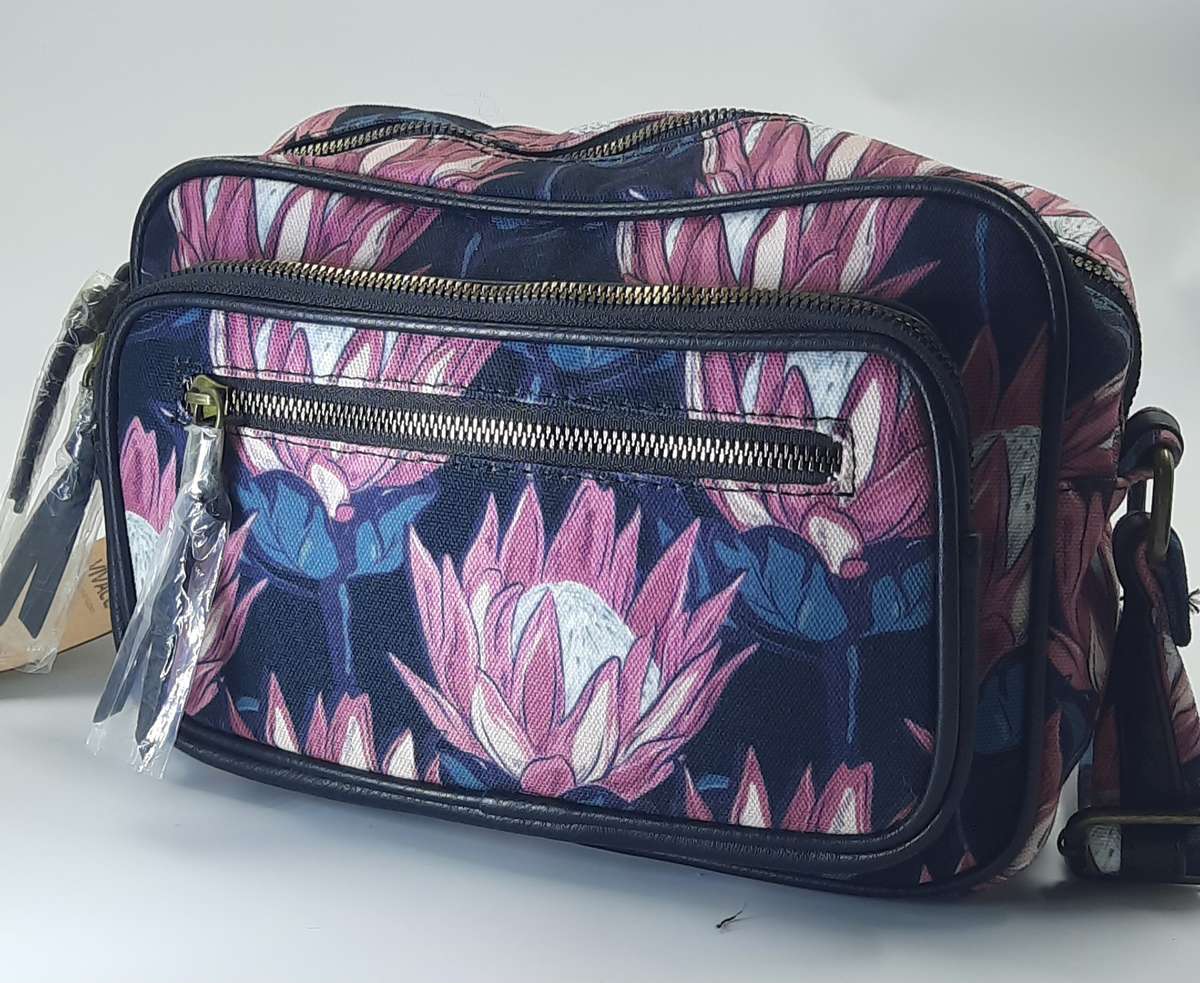 Vivace Shoulder Bag in Pink,black and blue! Protea design! Excellent bag and quality!