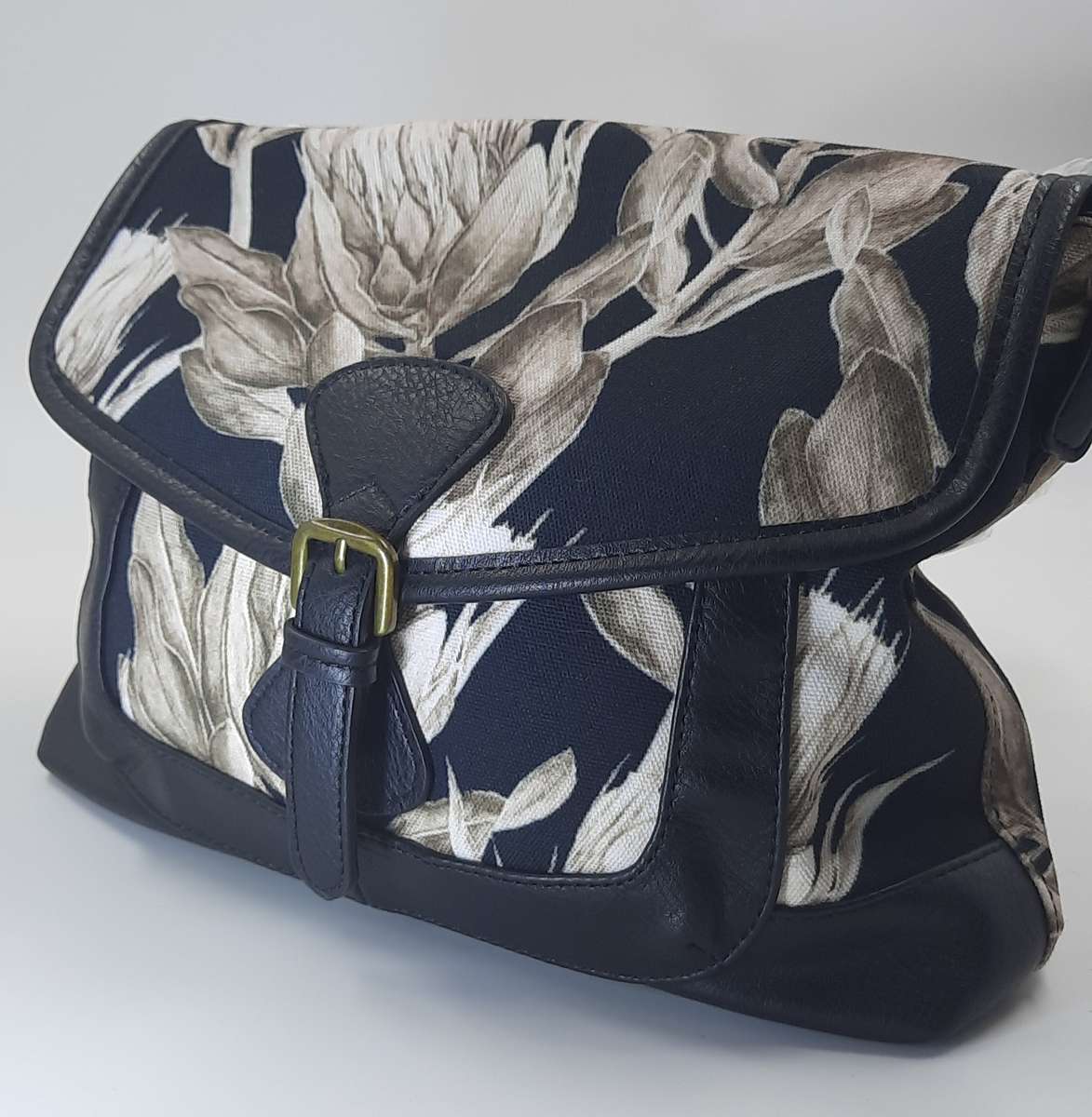 Stunning,Sophisticated And Trendy Shouder Sling Bag BY Vivace ! Black and white Protea design.
