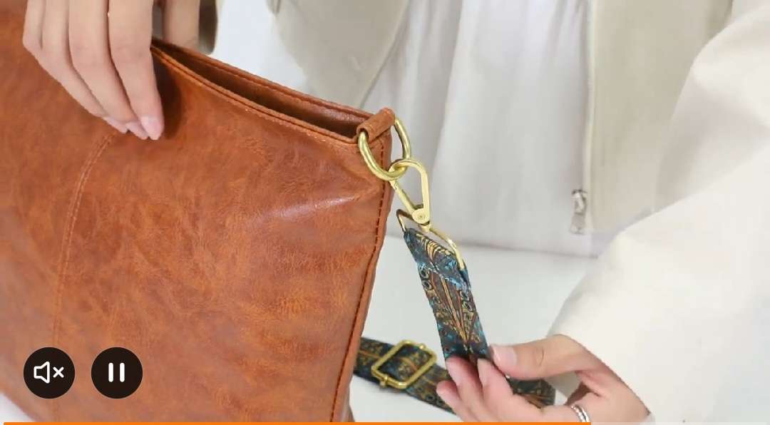 Minimalist Retro Tote Bag - Spacious Shoulder Bag - Brown