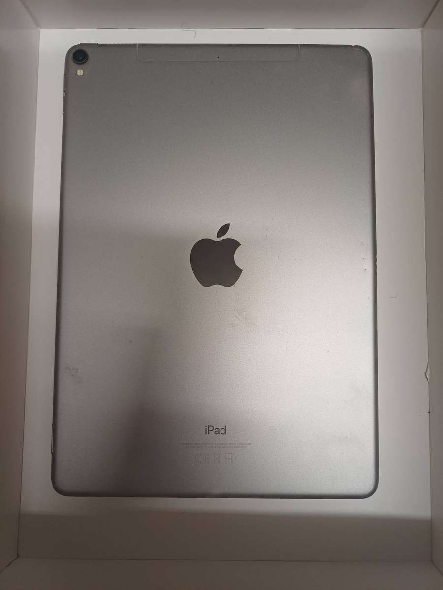 Apple iPad Pro 10.5  (256GB, Wi-Fi+ Cellular)  Broken Screen & Weak Battery