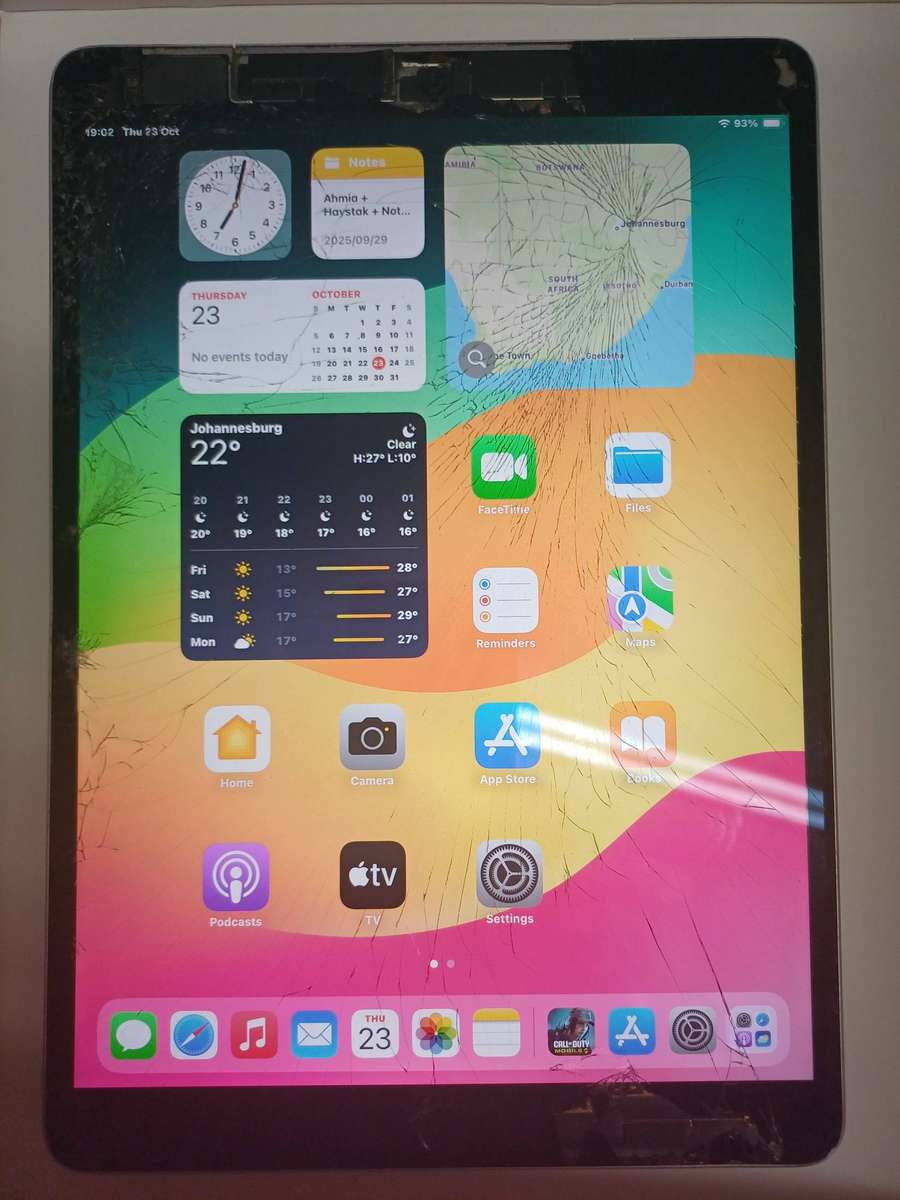 Apple iPad Pro 10.5  (256GB, Wi-Fi+ Cellular)  Broken Screen & Weak Battery