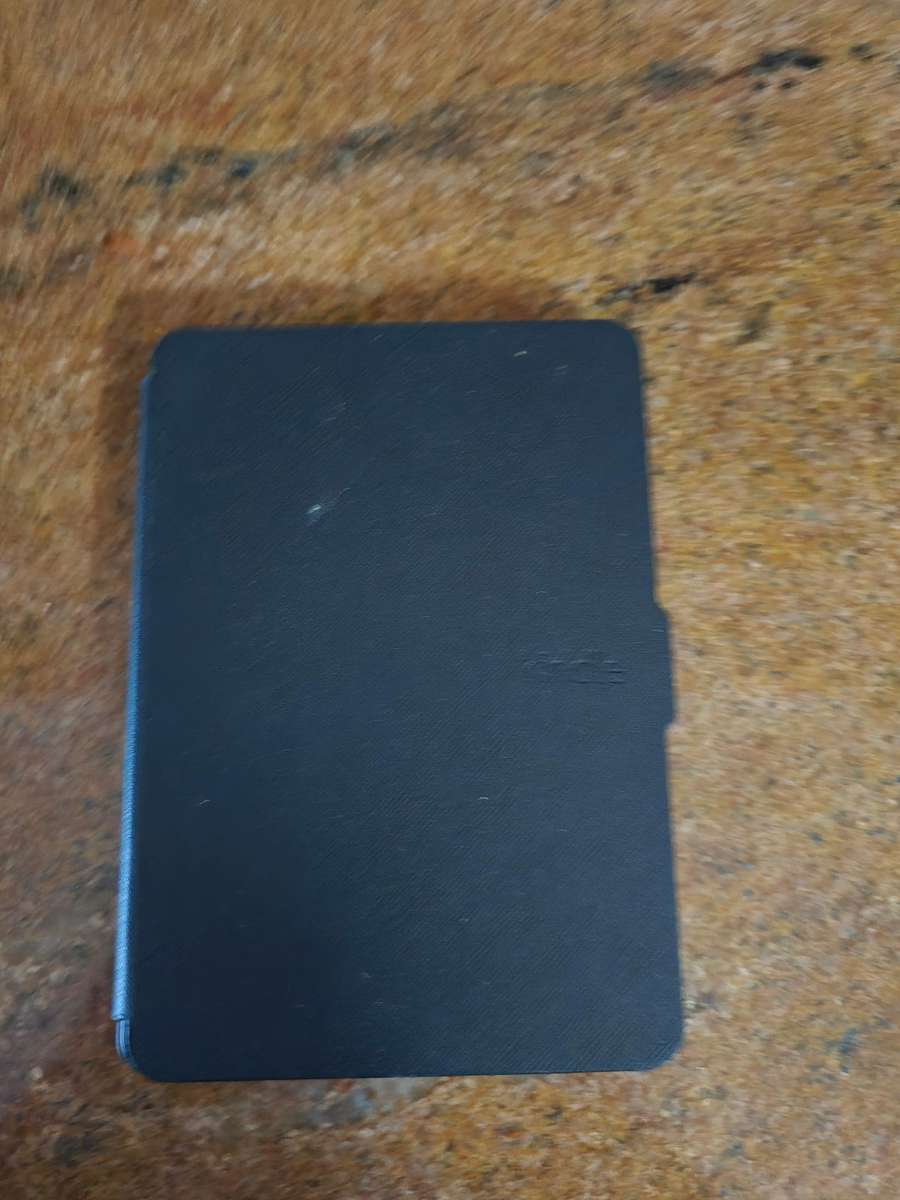  Kindle Paperwhite 7th Generation (2015, Wi-Fi)  Second-Hand  Excellent Condition + Free Cover!