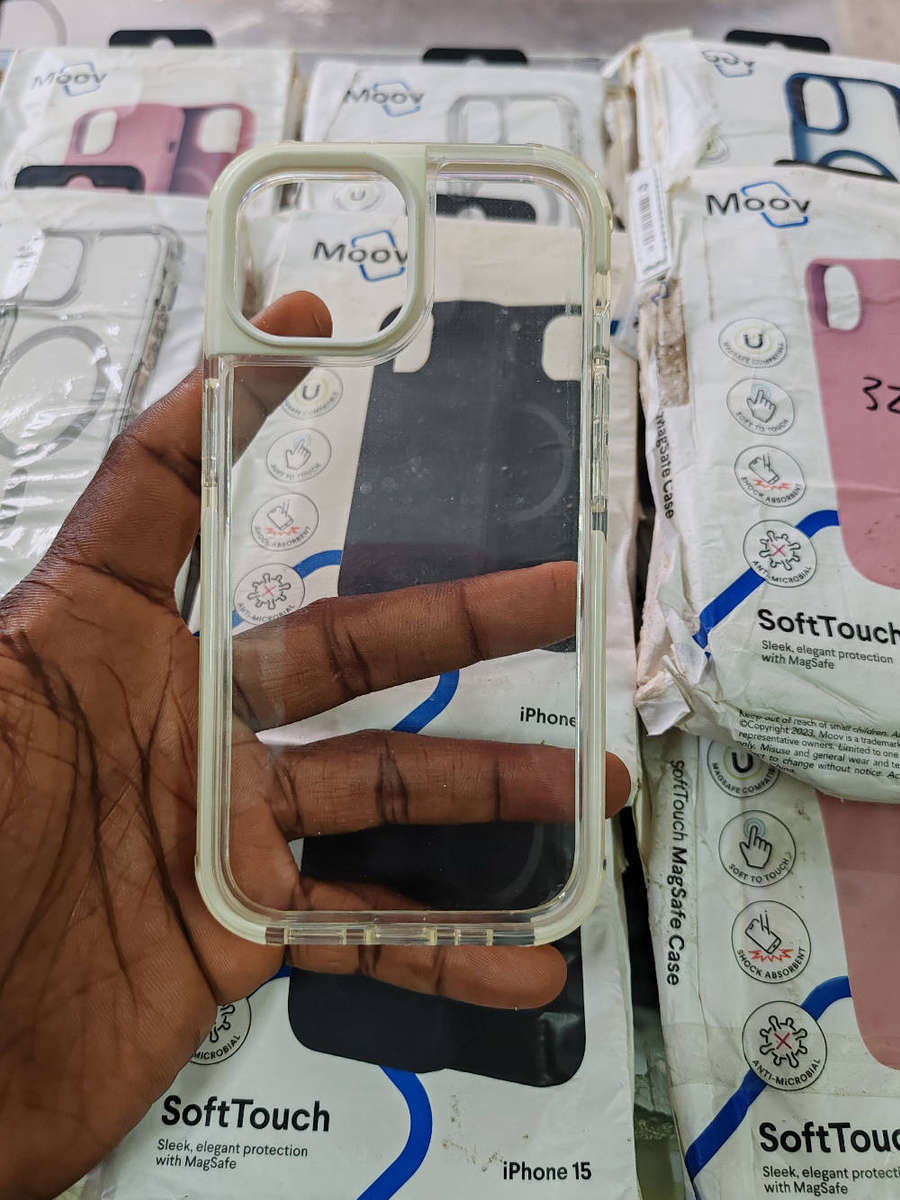 Moov SOFT TOUCH IPHONE 15 POUCH