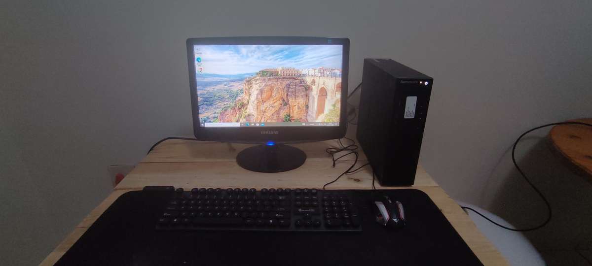 i3 Lenovo S500, 500Gb HDD, 8 Gig Ram and 19 Inch Samsung Monitor Complete