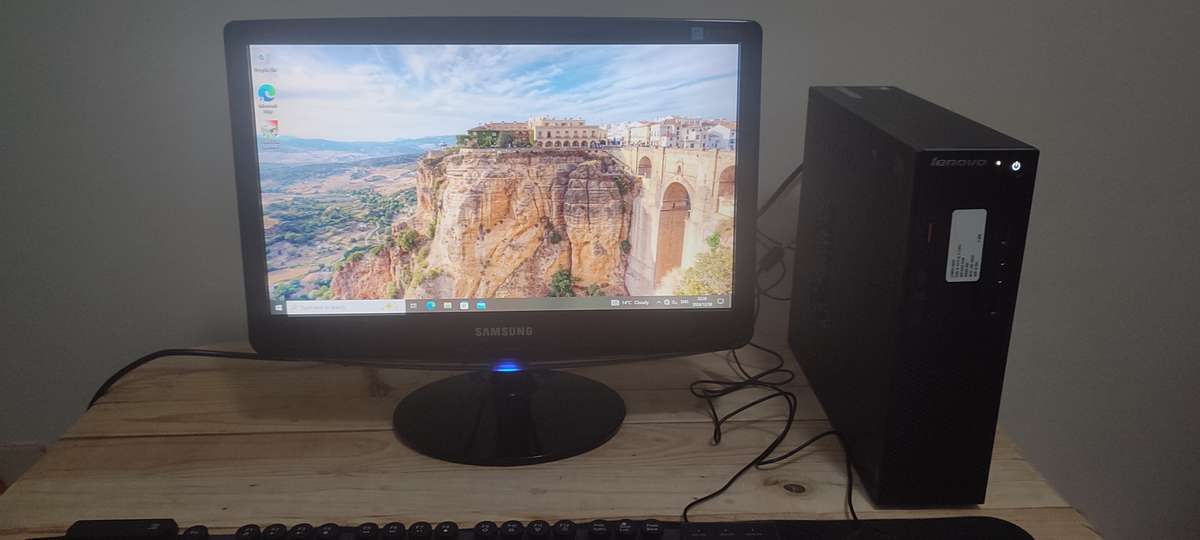 i3 Lenovo S500, 500Gb HDD, 8 Gig Ram and 19 Inch Samsung Monitor Complete