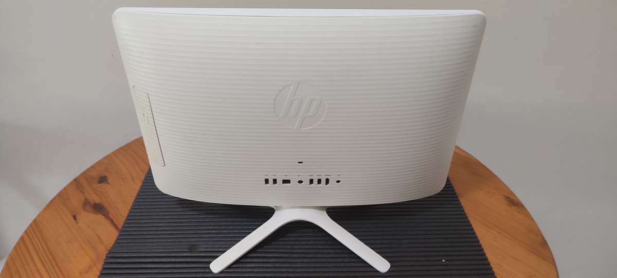 Hp All In One Pc 500Gb HDD, 4GB Ram - Spares Or Repairs (Beeps when Turned On)