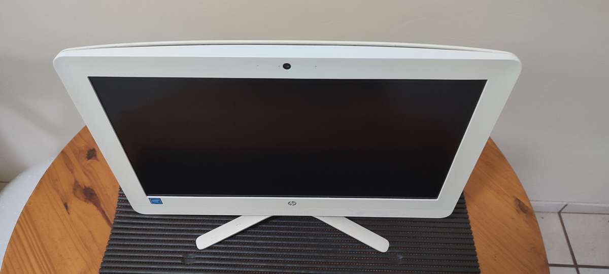 Hp All In One Pc 500Gb HDD, 4GB Ram - Spares Or Repairs (Beeps when Turned On)