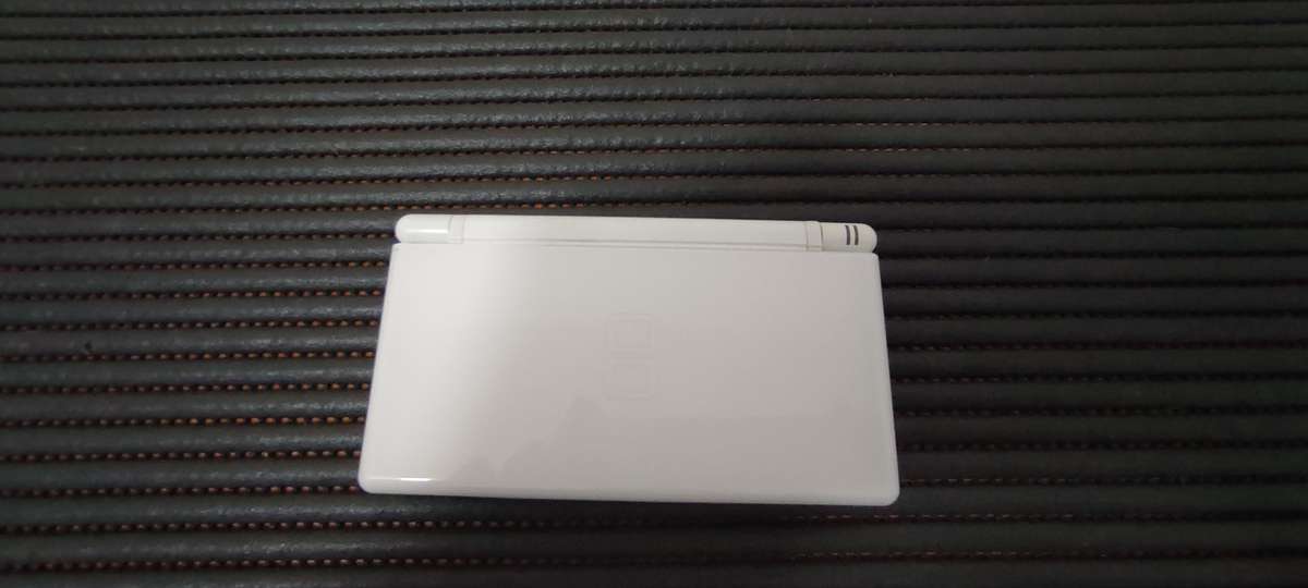 Nintendo DS Lite With 3 Games