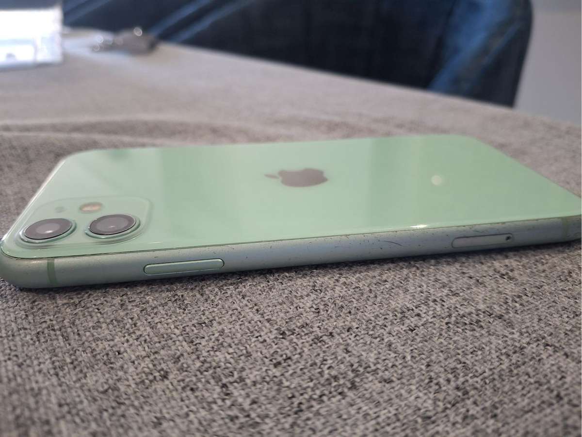 iPhone 11 64gb refreshed