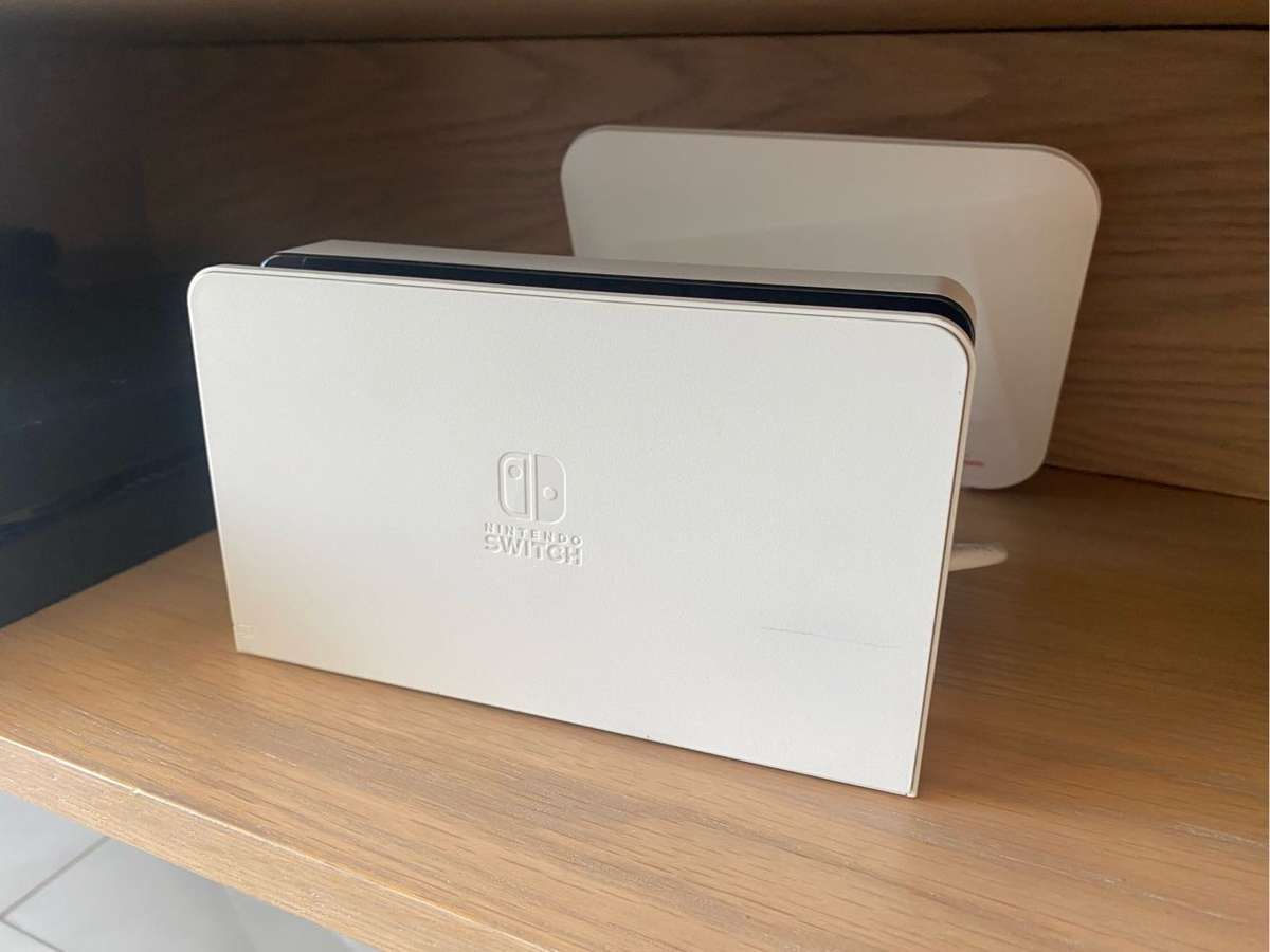 Nintendo Switch OLED, extra controller and Pokémon Scarlet