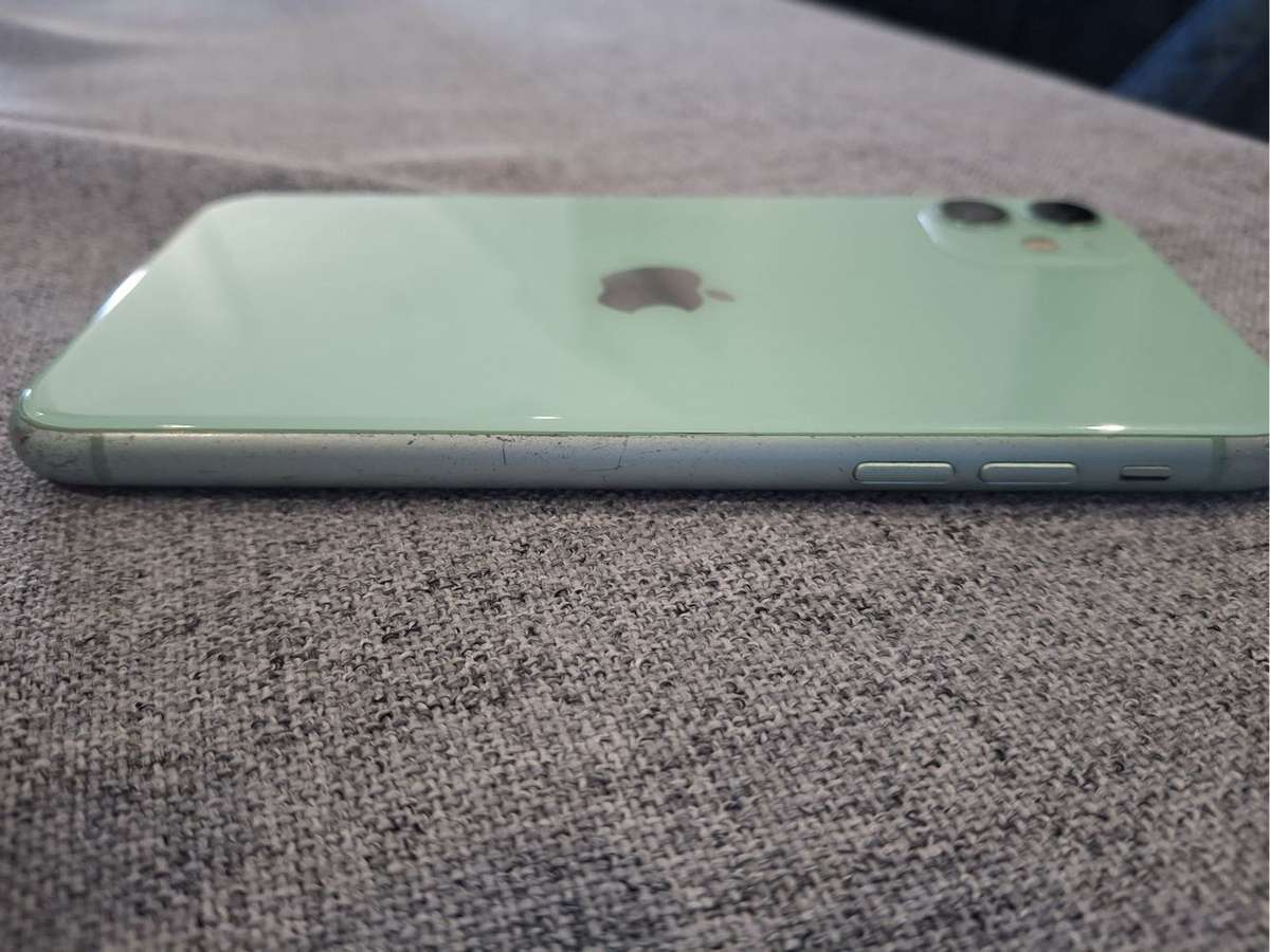 iPhone 11 64gb green