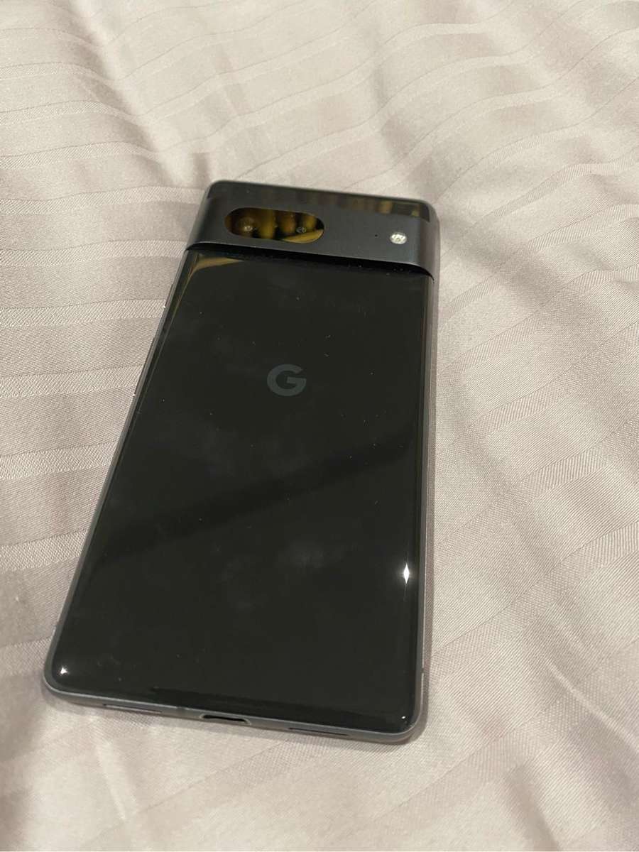 Google Pixel 7 Obsidian 128gb - Unlocked with 2 covers and extra screen protectors
