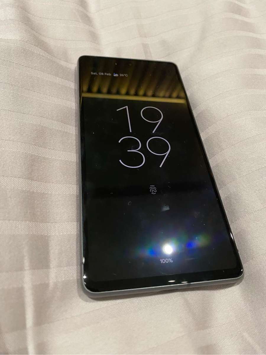 Google Pixel 7 Obsidian 128gb - Unlocked with 2 covers and extra screen protectors