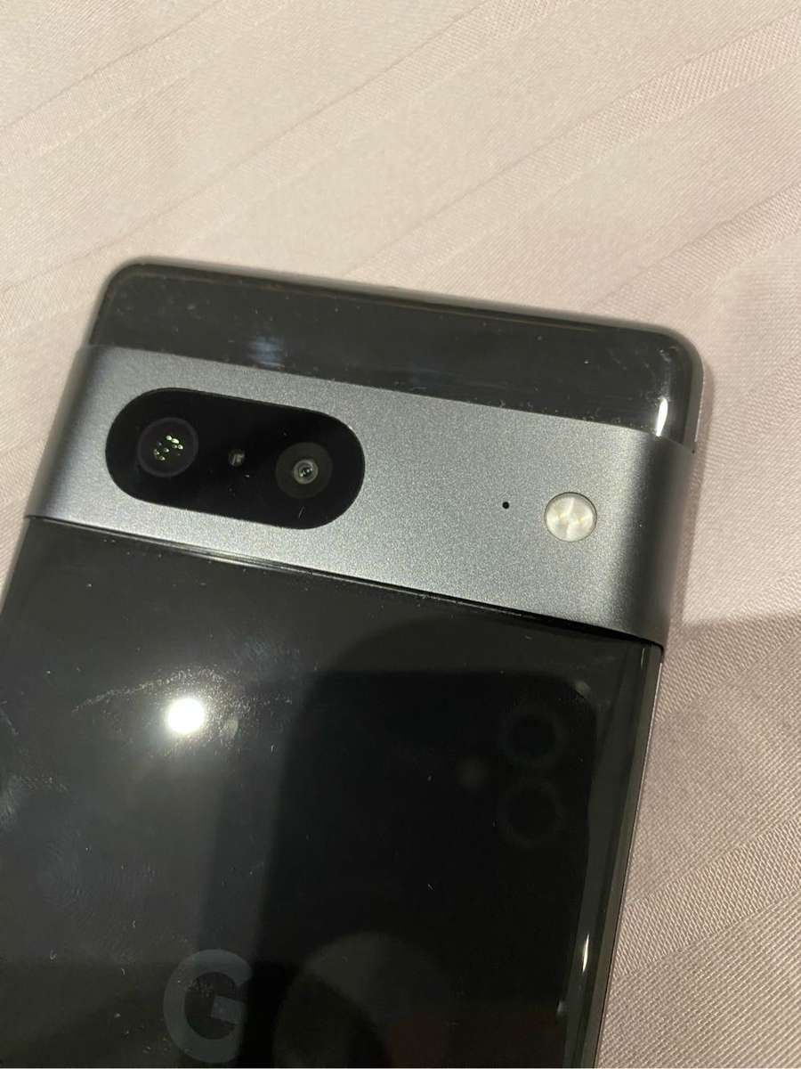 Google Pixel 7 Obsidian 128gb - Unlocked with 2 covers and extra screen protectors