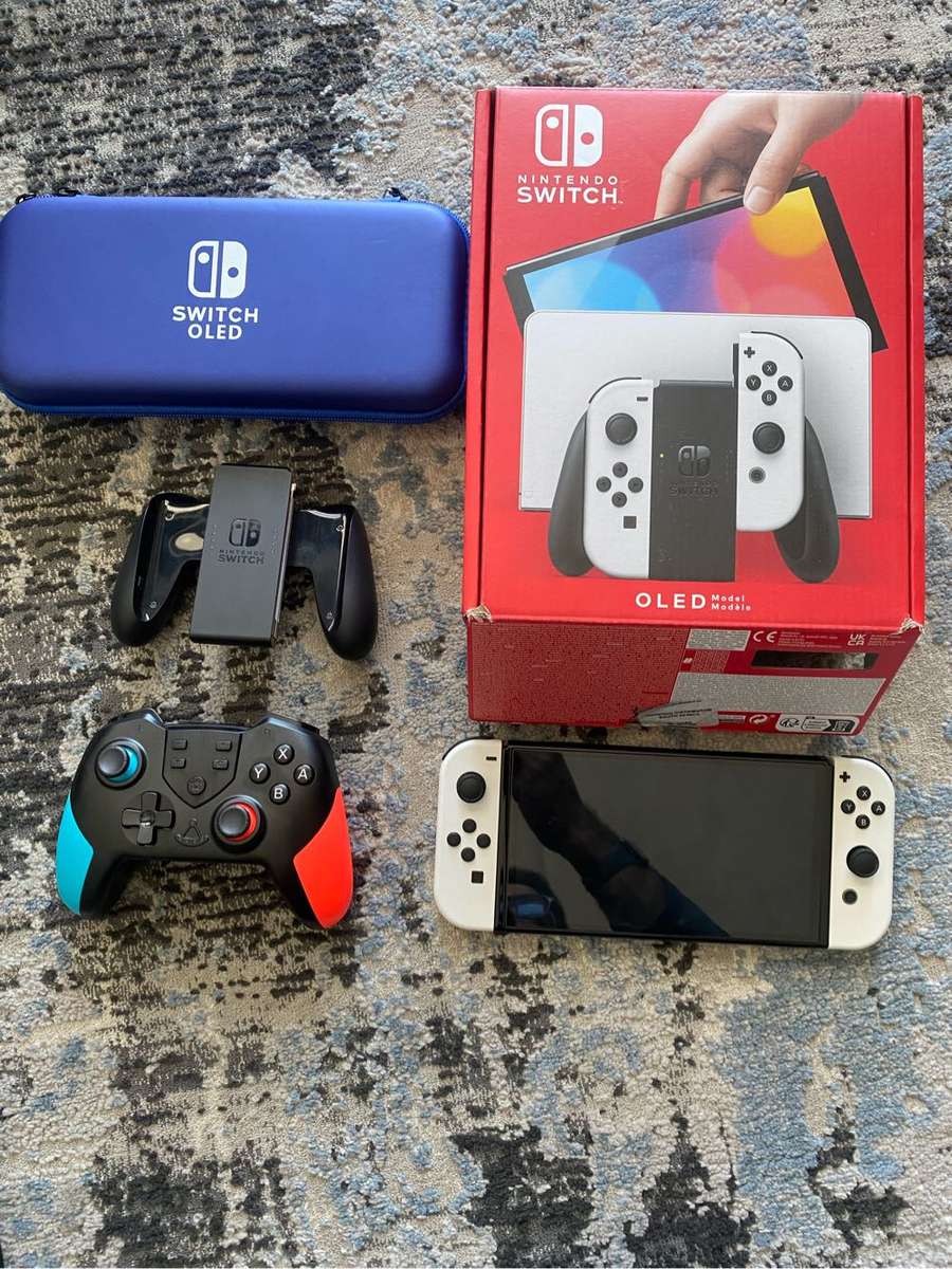 Nintendo Switch OLED, extra controller and Pokémon Scarlet