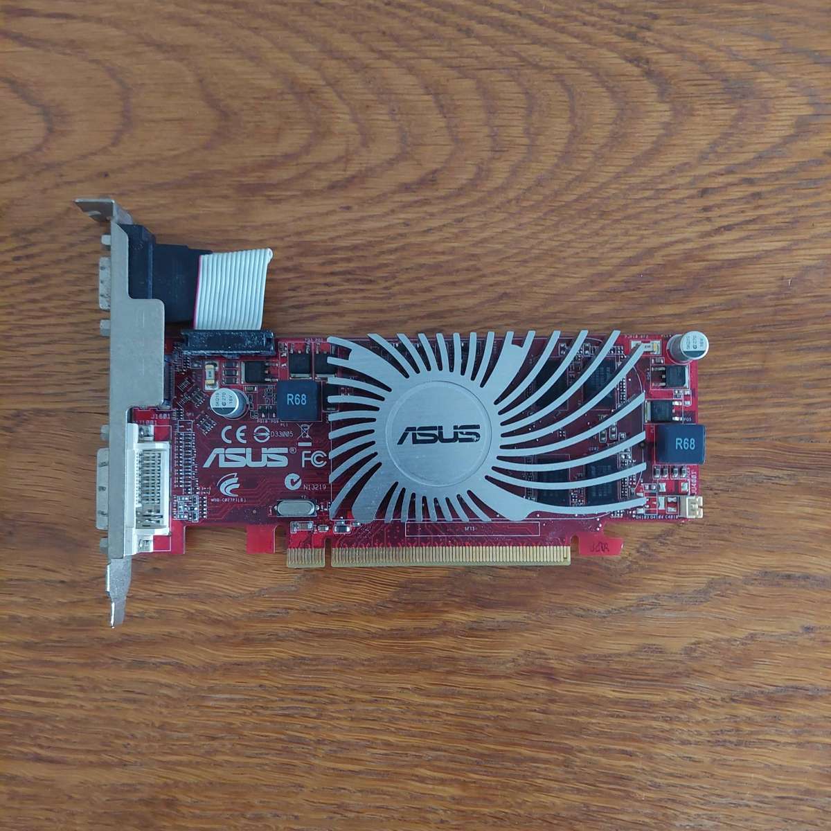 ASUS EAH5450/DI/1GD3(LP) Graphics Card