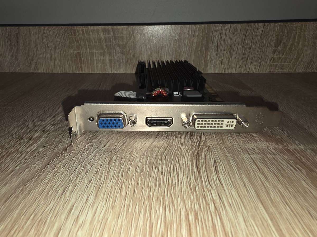 NVIDIA GeForce 210 512MB