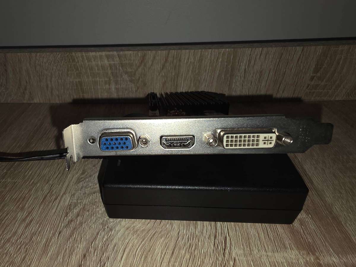 NVIDIA GeForce 210 512MB