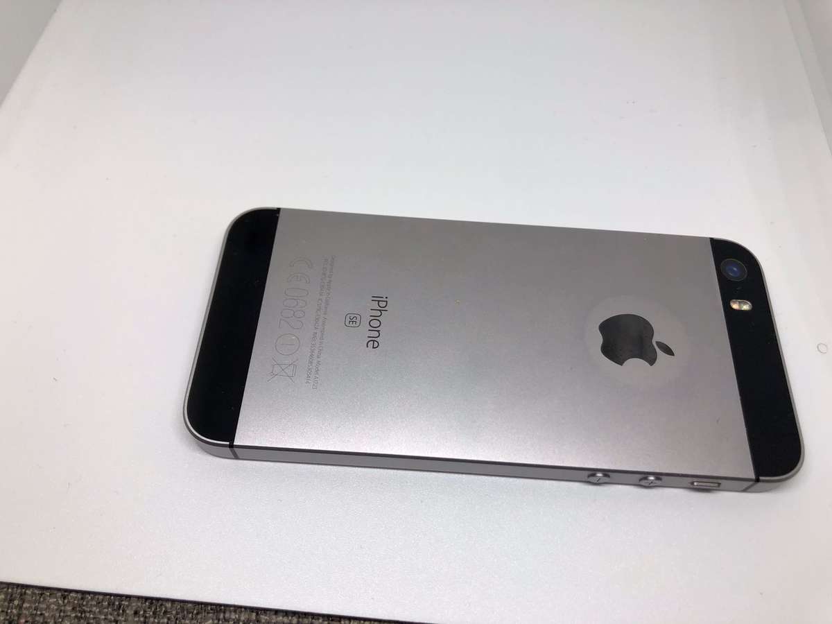 Apple iPhone SE 1st Gen 16GB Silver