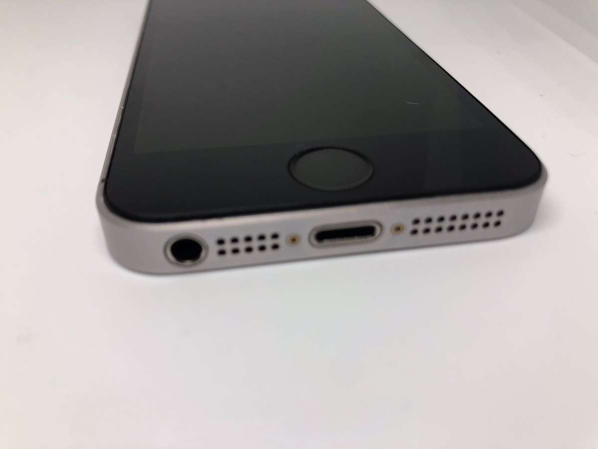 Apple iPhone SE 1st Gen 16GB Silver