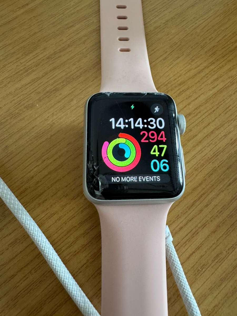 Apple Watch Series 3 GPS Only (38mm) - Silver Case - PLEASE CHECK DESCRIPTION