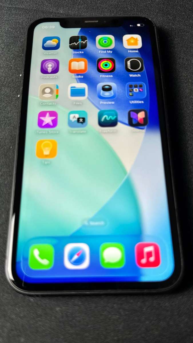 APPLE iPhone 11 64GB  Pre-Owned