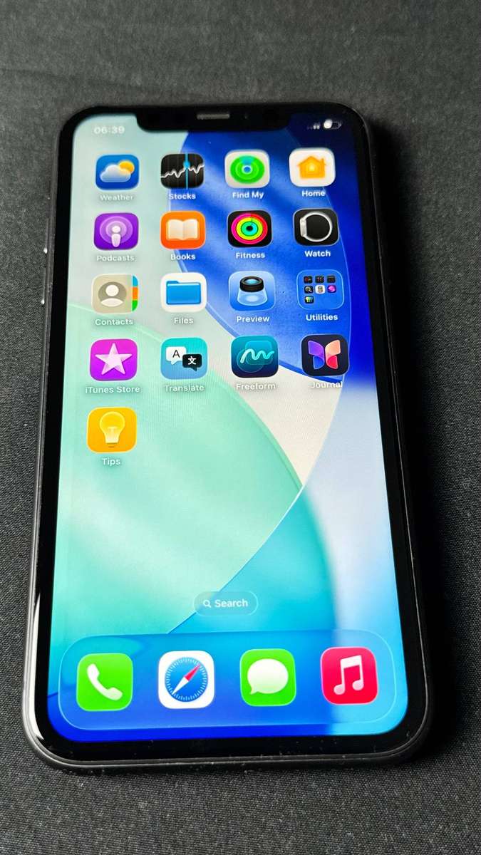 APPLE iPhone 11 64GB  Pre-Owned