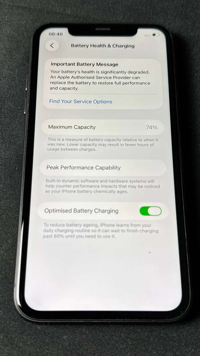 APPLE iPhone 11 64GB  Pre-Owned