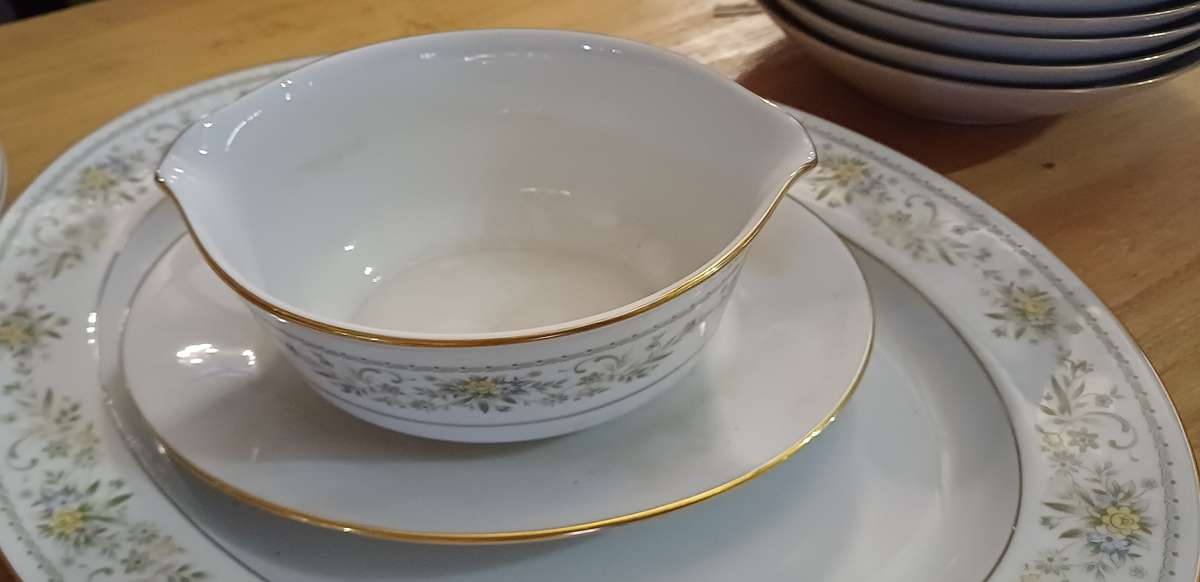 NORITAKE Green Hill
