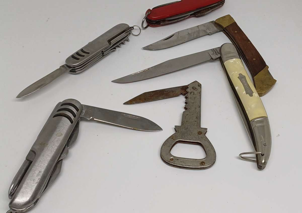 Pocket Knives and okapi