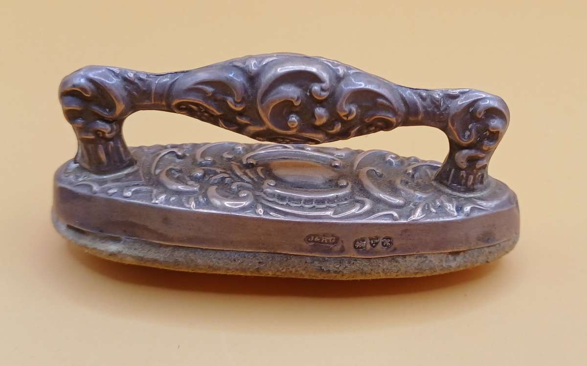 Marked silver nail buffer lion facing left