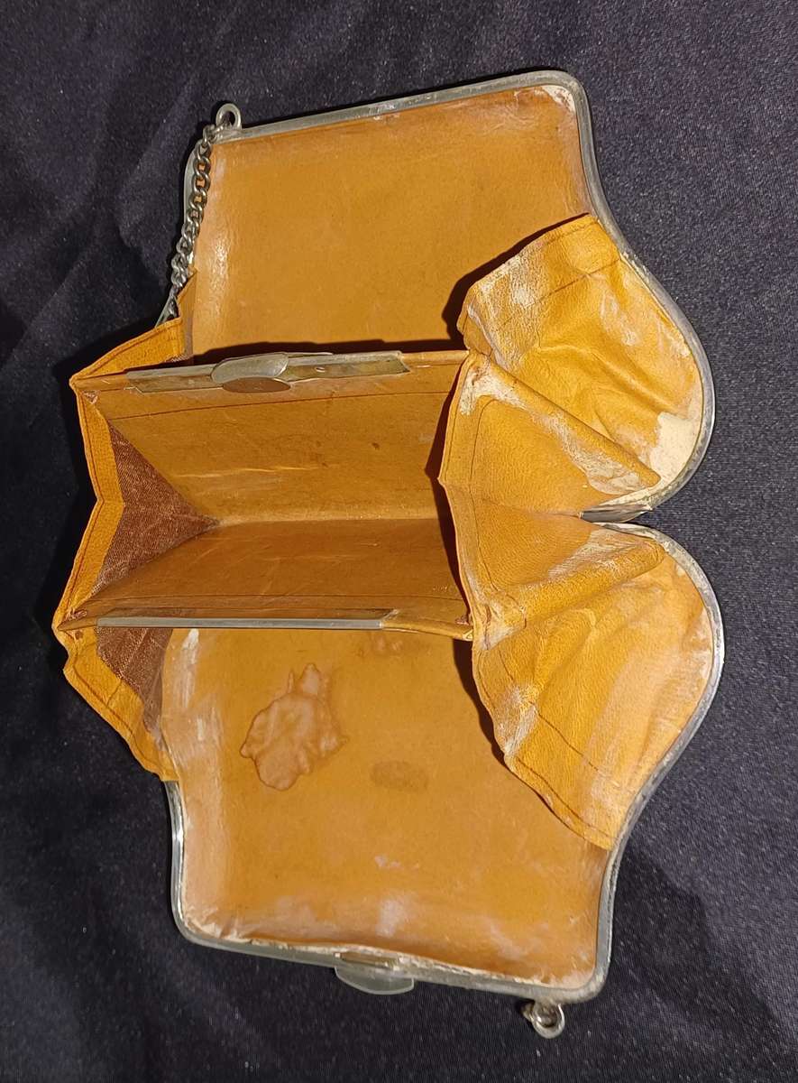 Antique silver coin purse marked with lion facing left