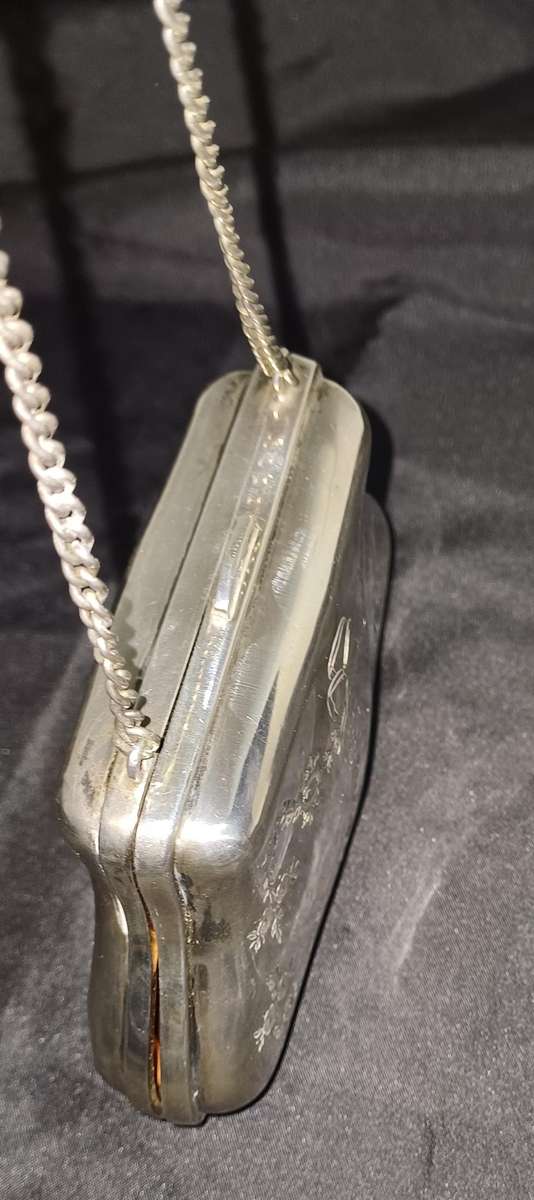 Antique silver coin purse marked with lion facing left