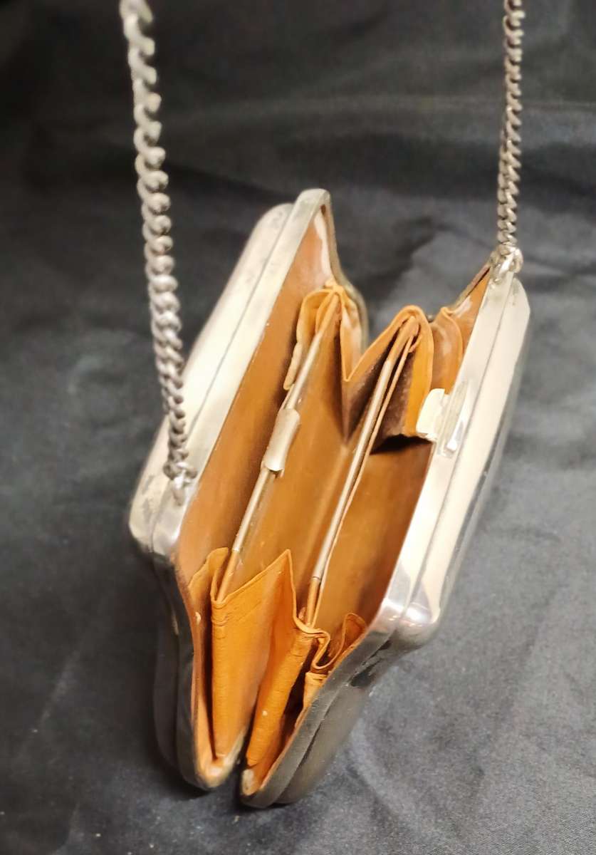 Antique silver coin purse marked with lion facing left