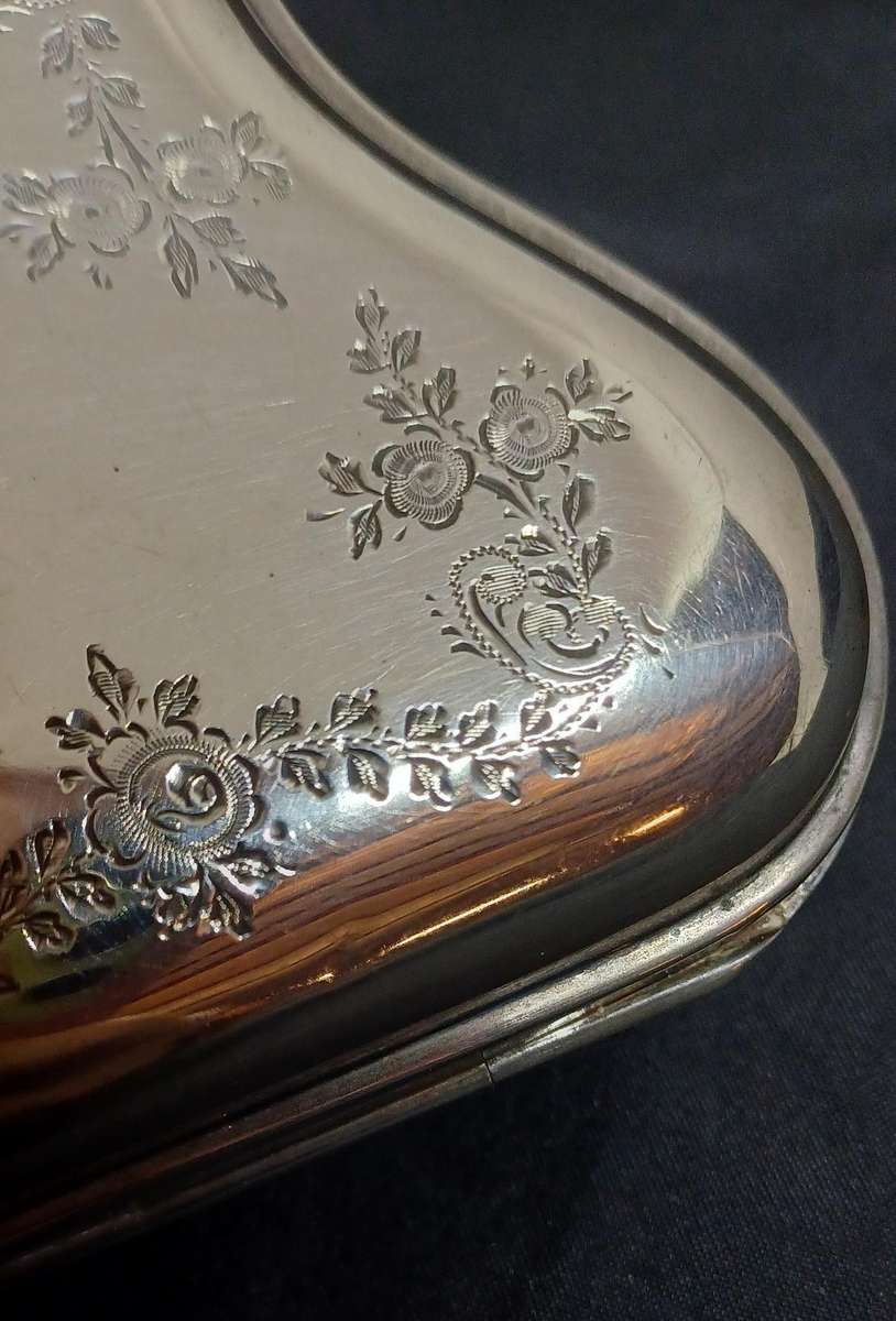 Antique silver coin purse marked with lion facing left