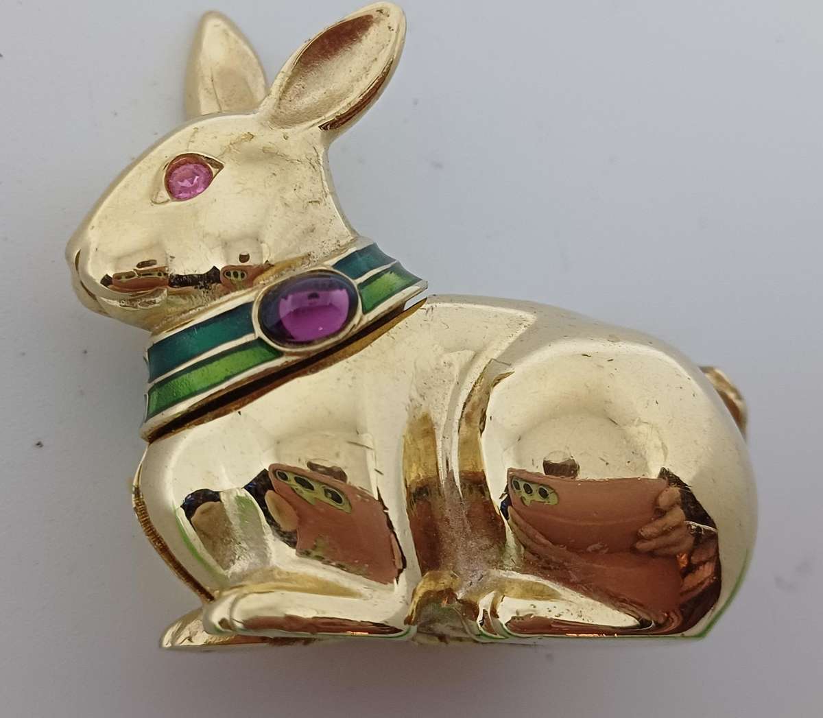 Collectable Solid perfume compact from 1992