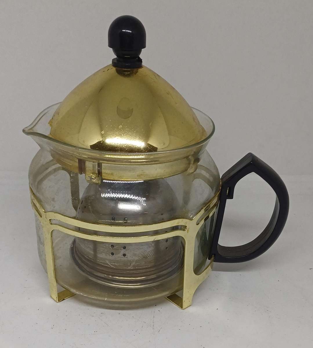 Pull up tea maker