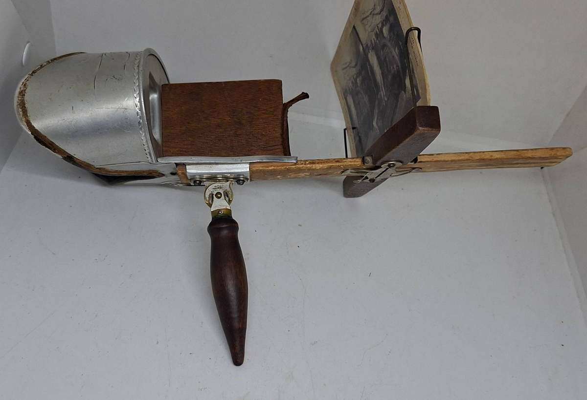 Original Vintage stereoscope viewer with 76 photos