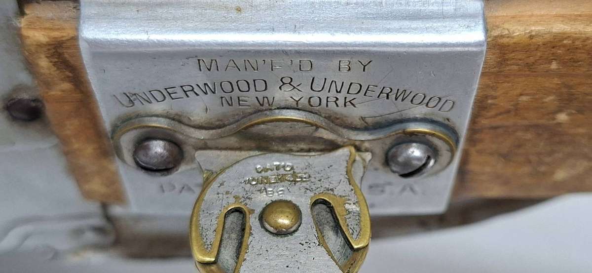 Original Vintage stereoscope viewer with 76 photos