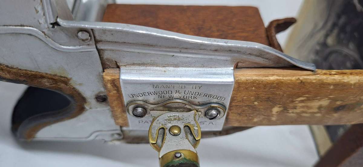 Original Vintage stereoscope viewer with 76 photos